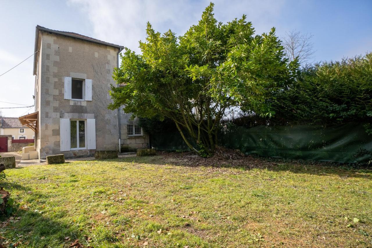 Maison De Ville Avec Jardin "La Coquette" Жонзак Экстерьер фото
